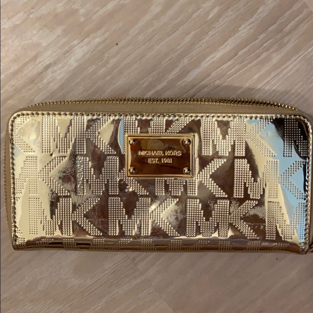 Michael Kors wallet in gold